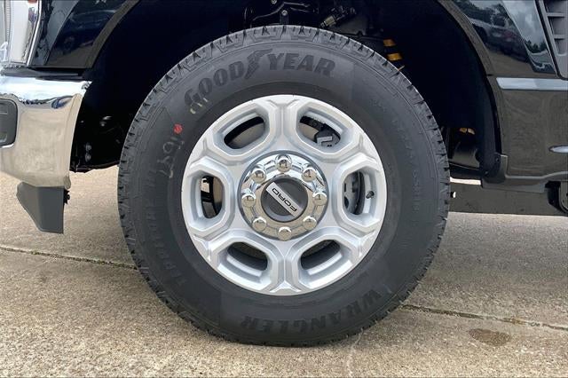 2027 Ford Super Duty F-350 SRW XLT