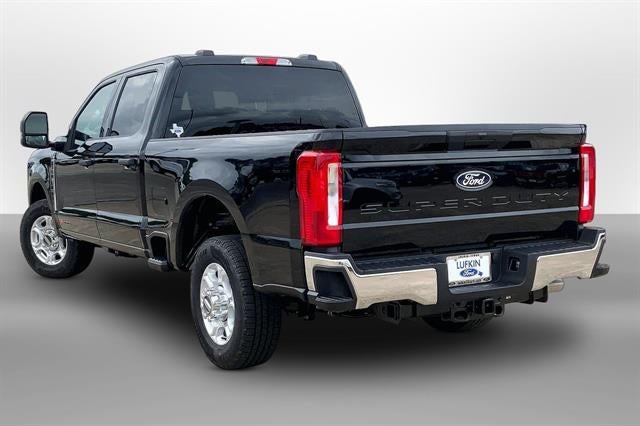 2027 Ford Super Duty F-350 SRW XLT