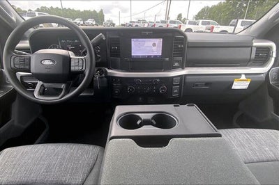 2027 Ford Super Duty F-350 SRW XLT
