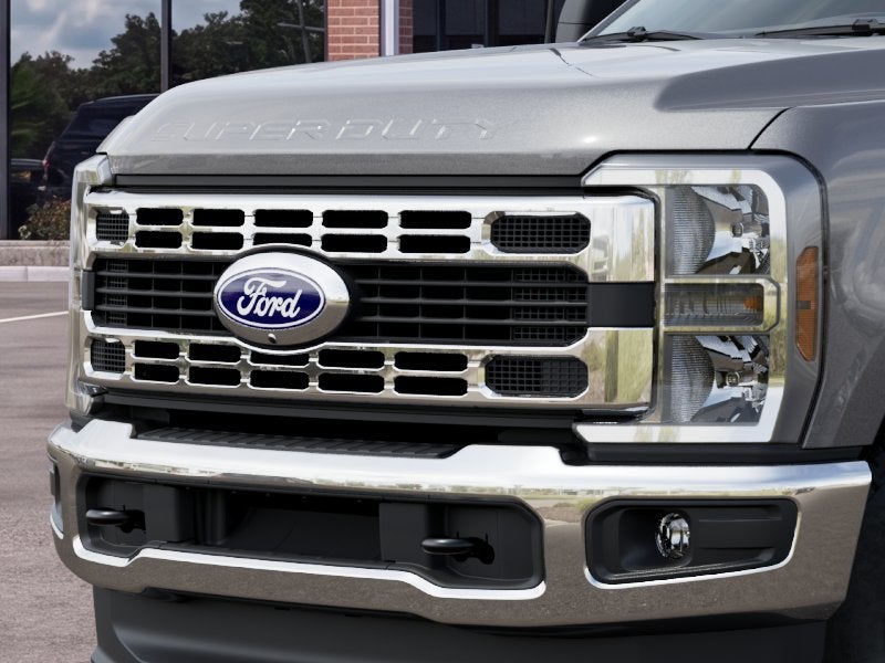 2027 Ford Super Duty F-350 SRW XLT