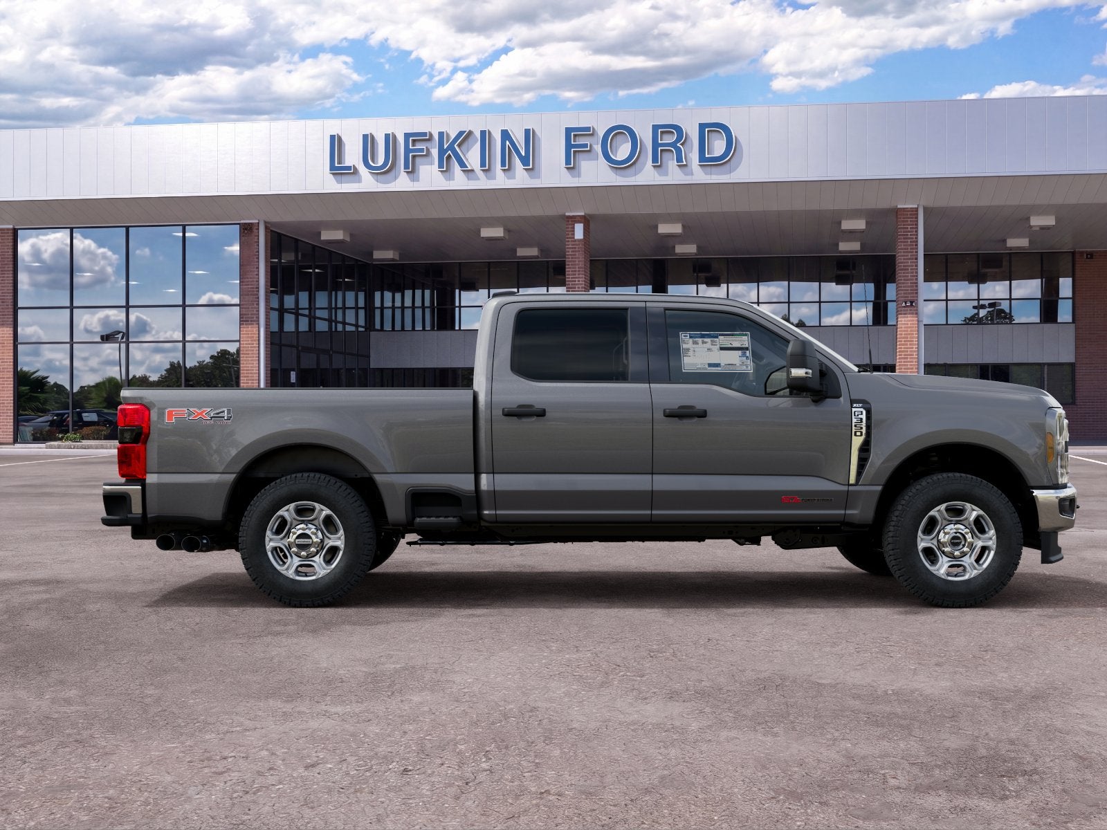 2027 Ford Super Duty F-350 SRW XLT
