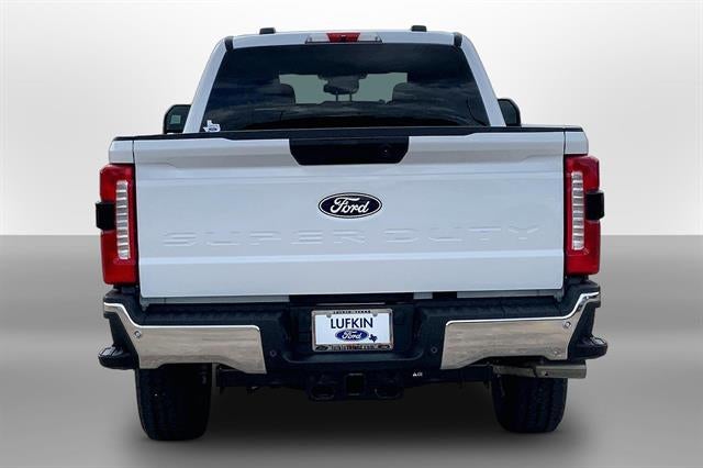 2027 Ford Super Duty F-350 SRW XLT