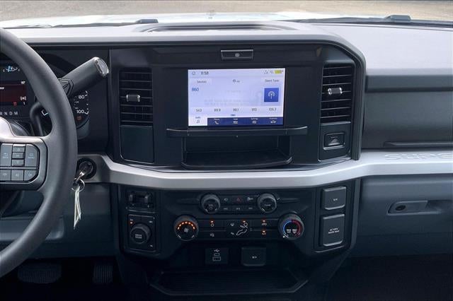 2027 Ford Super Duty F-350 SRW XLT