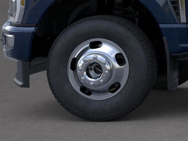 2025 Ford Super Duty F-350 DRW Platinum