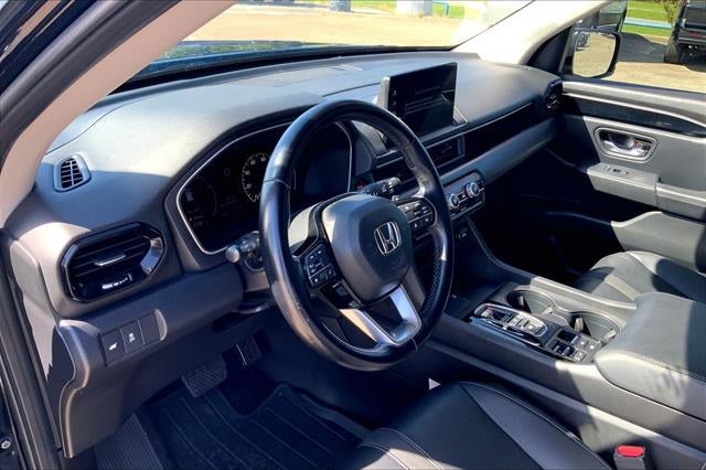 2023 Honda Pilot EX-L w/Rear Captain's Chairs