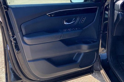 2023 Honda Pilot EX-L w/Rear Captain's Chairs