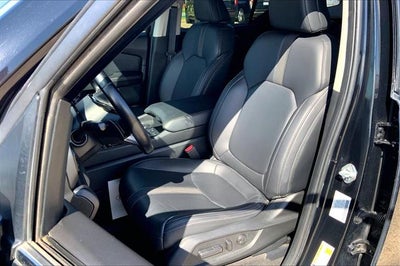 2023 Honda Pilot EX-L w/Rear Captain's Chairs