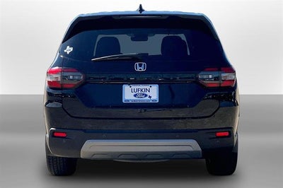 2023 Honda Pilot EX-L w/Rear Captain's Chairs