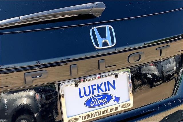 2023 Honda Pilot EX-L w/Rear Captain's Chairs