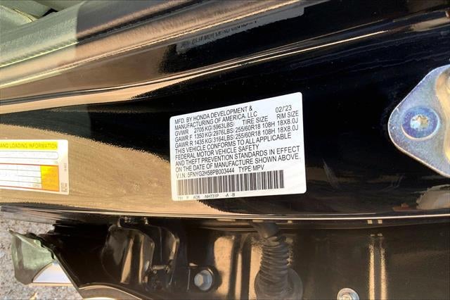 2023 Honda Pilot EX-L w/Rear Captain's Chairs