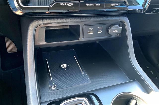 2023 Honda Pilot EX-L w/Rear Captain's Chairs