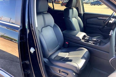 2023 Honda Pilot EX-L w/Rear Captain's Chairs