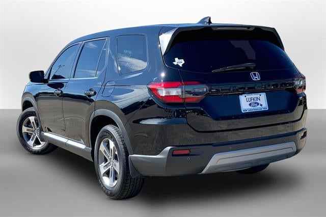 2023 Honda Pilot EX-L w/Rear Captain's Chairs